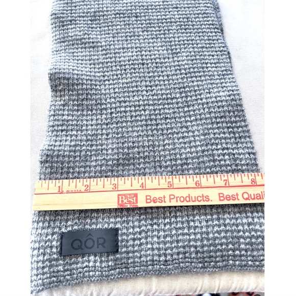 QOR 100% Cashmere Hat & Scarf Set in Light Heather Gray Waffle Knit - Picture 8 of 8